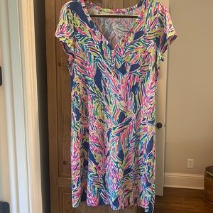Excellent condition Lilly Pulitzer Palmira tshirt dress in size Large.